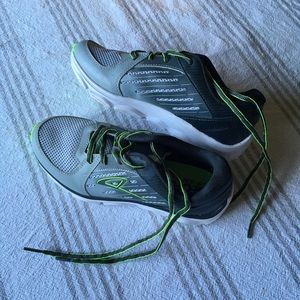 Boy's Champion sneaker/tennis shoes size 4